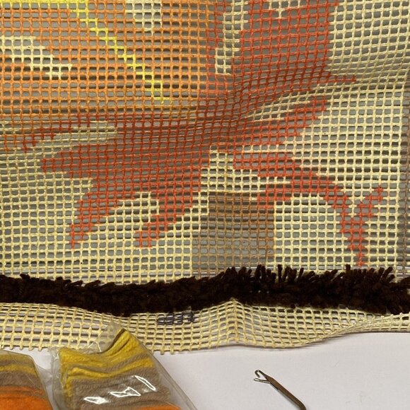 Caron Latch Hook Kit Oak Leaf Pillow  15x15 1978 Vintage Latch Hook Included - Picture 8 of 14